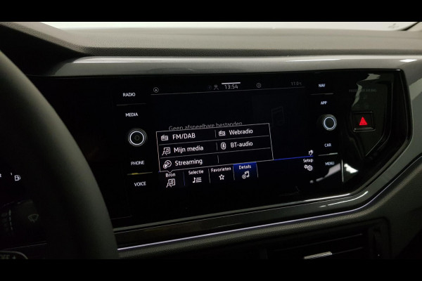 Volkswagen Polo 1.0 TSI DSG Style Nieuw Type | Navigatie | Climate Control | Parkeer sensoren | Cruise control adaptive | Lichtmetalen velgen