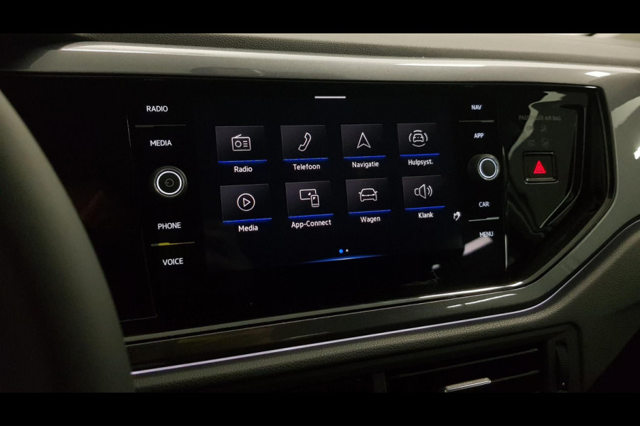 Volkswagen Polo 1.0 TSI DSG Style Nieuw Type | Navigatie | Climate Control | Parkeer sensoren | Cruise control adaptive | Lichtmetalen velgen