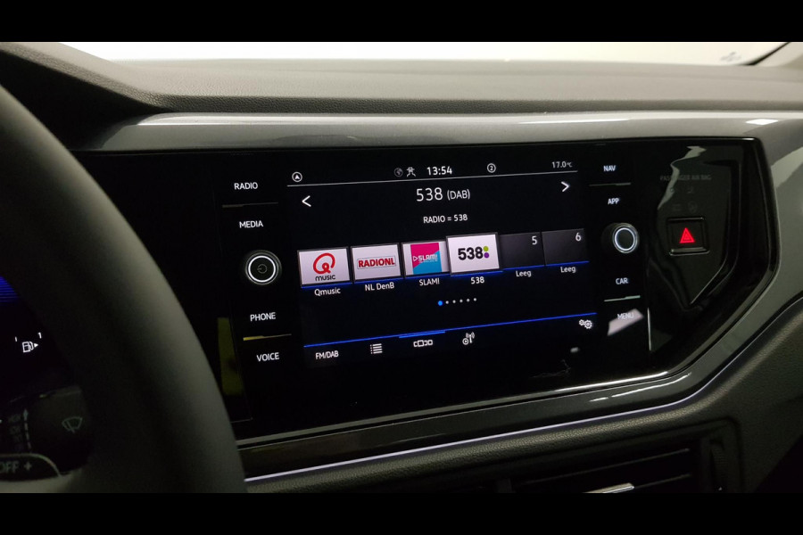 Volkswagen Polo 1.0 TSI DSG Style Nieuw Type | Navigatie | Climate Control | Parkeer sensoren | Cruise control adaptive | Lichtmetalen velgen