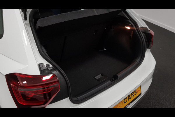 Volkswagen Polo 1.0 TSI DSG Style Nieuw Type | Navigatie | Climate Control | Parkeer sensoren | Cruise control adaptive | Lichtmetalen velgen
