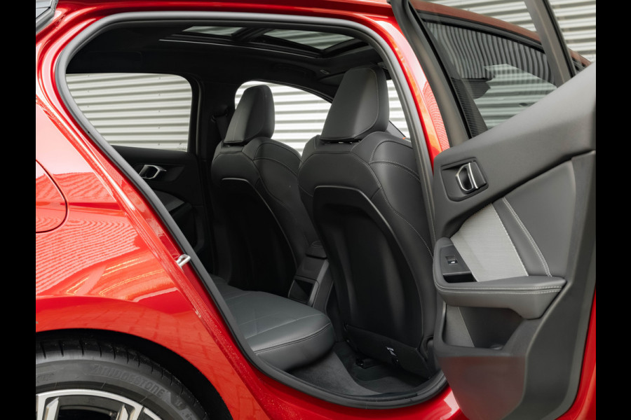 BMW 1-serie M135 xDrive - Pano - Memoryzetel - Harman Kardon