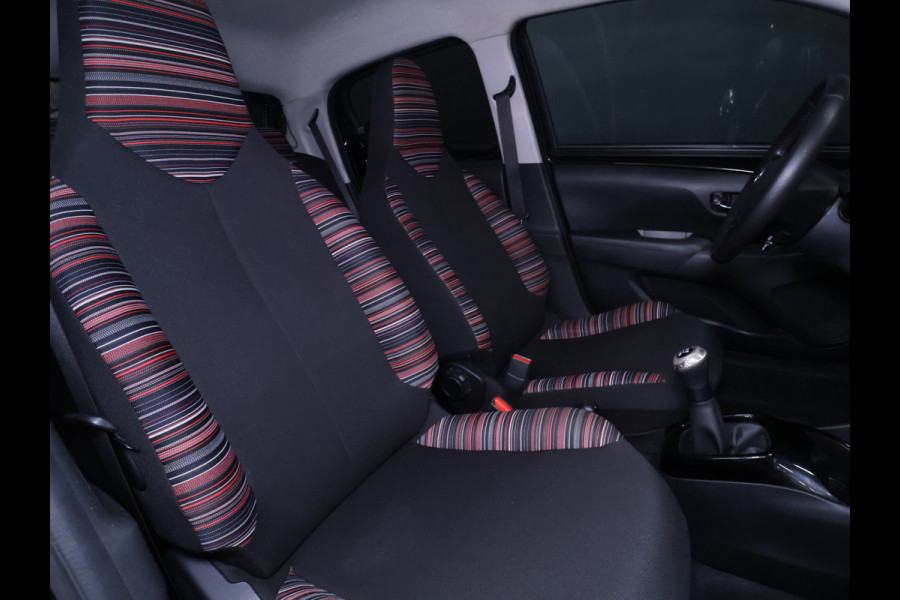 Citroën C1 1.0 VTi Shine [APPLE CARPLAY, ANDROID AUTO, CRUISE CONTROL, ACHTERUITRIJCAMERA, ELEKTRISCHE RAMEN, AUTOMATISCHE AIRCO, LICHTMETALEN VELGEN, NIEUWSTAAT]