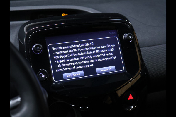 Citroën C1 1.0 VTi Shine [APPLE CARPLAY, ANDROID AUTO, CRUISE CONTROL, ACHTERUITRIJCAMERA, ELEKTRISCHE RAMEN, AUTOMATISCHE AIRCO, LICHTMETALEN VELGEN, NIEUWSTAAT]