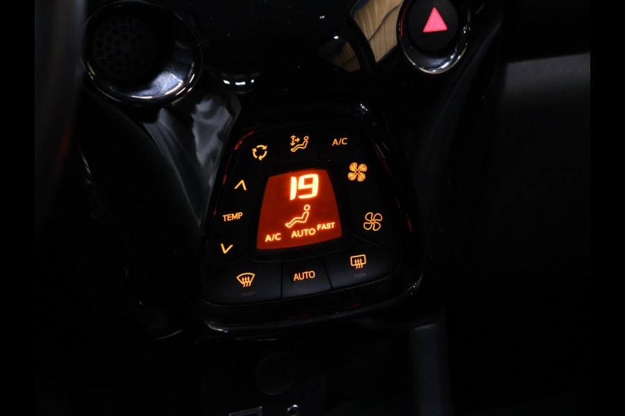 Citroën C1 1.0 VTi Shine [APPLE CARPLAY, ANDROID AUTO, CRUISE CONTROL, ACHTERUITRIJCAMERA, ELEKTRISCHE RAMEN, AUTOMATISCHE AIRCO, LICHTMETALEN VELGEN, NIEUWSTAAT]