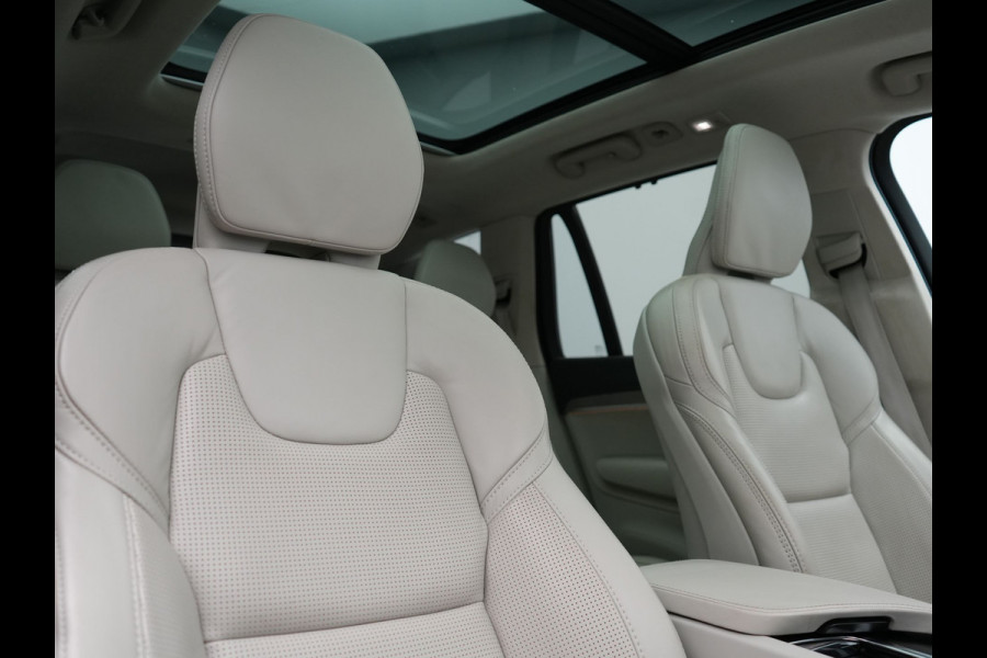 Volvo XC90 T8 Recharge AWD Ultimate Dark 7 Persoons LONG RANGE Plug In Hybrid 455pk Dealer O.H. PHEV | Trekhaak Af Fabriek | Panodak | Head Up | Adaptive Cruise | Harman / Kardon | 360 Camera | Lederen Sportstoelen Massage & Memory & Ventilatie | Google Assistent | Stoelen & Stuur Verwarmd |
