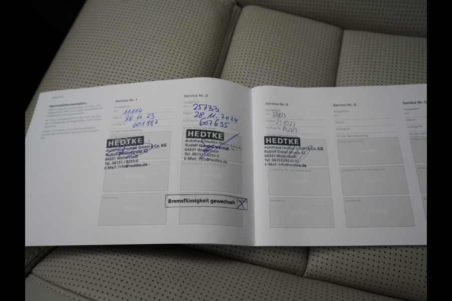 Volvo XC90 T8 Recharge AWD Ultimate Dark 7 Persoons LONG RANGE Plug In Hybrid 455pk Dealer O.H. PHEV | Trekhaak Af Fabriek | Panodak | Head Up | Adaptive Cruise | Harman / Kardon | 360 Camera | Lederen Sportstoelen Massage & Memory & Ventilatie | Google Assistent | Stoelen & Stuur Verwarmd |