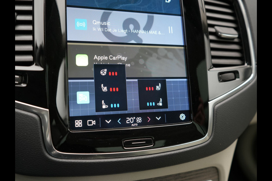 Volvo XC90 T8 Recharge AWD Ultimate Dark 7 Persoons LONG RANGE Plug In Hybrid 455pk Dealer O.H. PHEV | Trekhaak Af Fabriek | Panodak | Head Up | Adaptive Cruise | Harman / Kardon | 360 Camera | Lederen Sportstoelen Massage & Memory & Ventilatie | Google Assistent | Stoelen & Stuur Verwarmd |