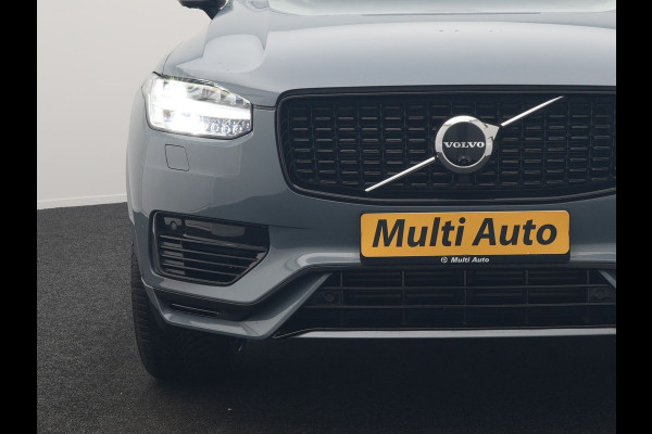 Volvo XC90 T8 Recharge AWD Ultimate Dark 7 Persoons LONG RANGE Plug In Hybrid 455pk Dealer O.H. PHEV | Trekhaak Af Fabriek | Panodak | Head Up | Adaptive Cruise | Harman / Kardon | 360 Camera | Lederen Sportstoelen Massage & Memory & Ventilatie | Google Assistent | Stoelen & Stuur Verwarmd |