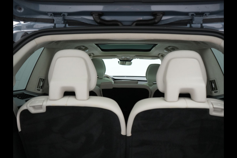 Volvo XC90 T8 Recharge AWD Ultimate Dark 7 Persoons LONG RANGE Plug In Hybrid 455pk Dealer O.H. PHEV | Trekhaak Af Fabriek | Panodak | Head Up | Adaptive Cruise | Harman / Kardon | 360 Camera | Lederen Sportstoelen Massage & Memory & Ventilatie | Google Assistent | Stoelen & Stuur Verwarmd |