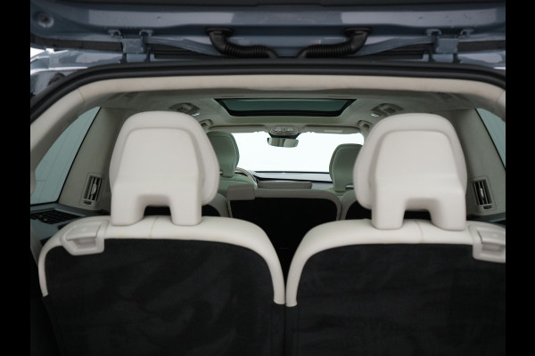 Volvo XC90 T8 Recharge AWD Ultimate Dark 7 Persoons LONG RANGE Plug In Hybrid 455pk Dealer O.H. PHEV | Trekhaak Af Fabriek | Panodak | Head Up | Adaptive Cruise | Harman / Kardon | 360 Camera | Lederen Sportstoelen Massage & Memory & Ventilatie | Google Assistent | Stoelen & Stuur Verwarmd |