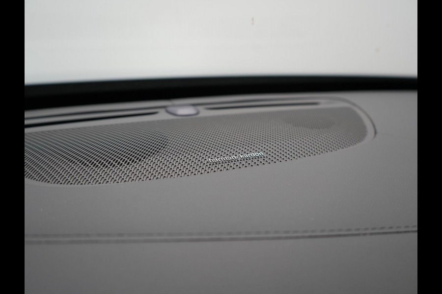 Volvo XC90 T8 Recharge AWD Ultimate Dark 7 Persoons LONG RANGE Plug In Hybrid 455pk Dealer O.H. PHEV | Trekhaak Af Fabriek | Panodak | Head Up | Adaptive Cruise | Harman / Kardon | 360 Camera | Lederen Sportstoelen Massage & Memory & Ventilatie | Google Assistent | Stoelen & Stuur Verwarmd |