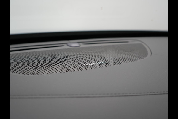 Volvo XC90 T8 Recharge AWD Ultimate Dark 7 Persoons LONG RANGE Plug In Hybrid 455pk Dealer O.H. PHEV | Trekhaak Af Fabriek | Panodak | Head Up | Adaptive Cruise | Harman / Kardon | 360 Camera | Lederen Sportstoelen Massage & Memory & Ventilatie | Google Assistent | Stoelen & Stuur Verwarmd |