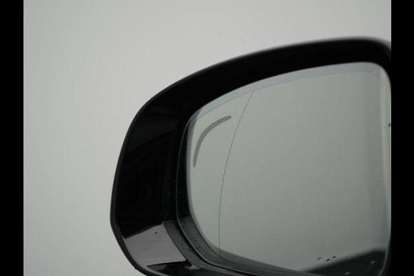 Volvo XC90 T8 Recharge AWD Ultimate Dark 7 Persoons LONG RANGE Plug In Hybrid 455pk Dealer O.H. PHEV | Trekhaak Af Fabriek | Panodak | Head Up | Adaptive Cruise | Harman / Kardon | 360 Camera | Lederen Sportstoelen Massage & Memory & Ventilatie | Google Assistent | Stoelen & Stuur Verwarmd |