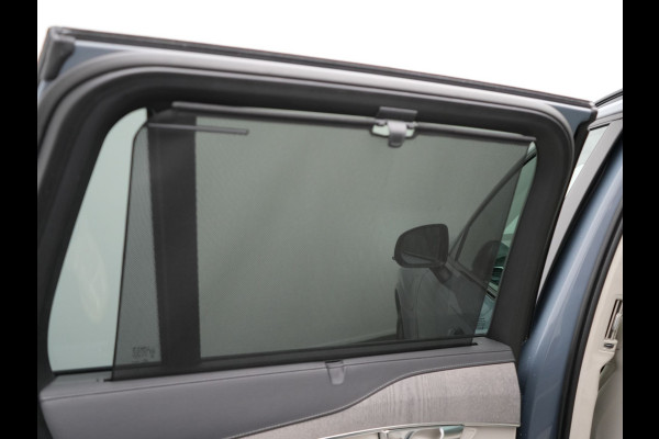 Volvo XC90 T8 Recharge AWD Ultimate Dark 7 Persoons LONG RANGE Plug In Hybrid 455pk Dealer O.H. PHEV | Trekhaak Af Fabriek | Panodak | Head Up | Adaptive Cruise | Harman / Kardon | 360 Camera | Lederen Sportstoelen Massage & Memory & Ventilatie | Google Assistent | Stoelen & Stuur Verwarmd |