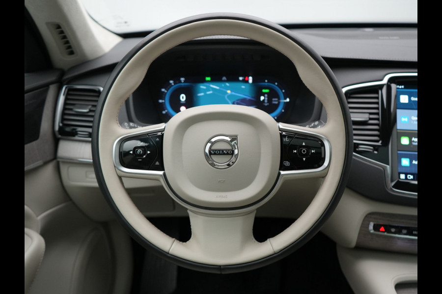Volvo XC90 T8 Recharge AWD Ultimate Dark 7 Persoons LONG RANGE Plug In Hybrid 455pk Dealer O.H. PHEV | Trekhaak Af Fabriek | Panodak | Head Up | Adaptive Cruise | Harman / Kardon | 360 Camera | Lederen Sportstoelen Massage & Memory & Ventilatie | Google Assistent | Stoelen & Stuur Verwarmd |