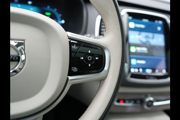Volvo XC90 T8 Recharge AWD Ultimate Dark 7 Persoons LONG RANGE Plug In Hybrid 455pk Dealer O.H. PHEV | Trekhaak Af Fabriek | Panodak | Head Up | Adaptive Cruise | Harman / Kardon | 360 Camera | Lederen Sportstoelen Massage & Memory & Ventilatie | Google Assistent | Stoelen & Stuur Verwarmd |