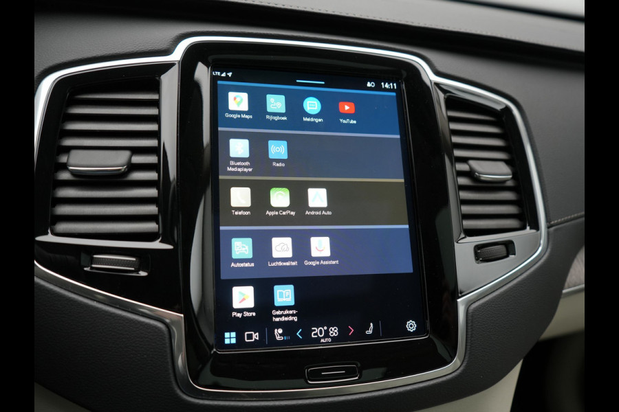 Volvo XC90 T8 Recharge AWD Ultimate Dark 7 Persoons LONG RANGE Plug In Hybrid 455pk Dealer O.H. PHEV | Trekhaak Af Fabriek | Panodak | Head Up | Adaptive Cruise | Harman / Kardon | 360 Camera | Lederen Sportstoelen Massage & Memory & Ventilatie | Google Assistent | Stoelen & Stuur Verwarmd |