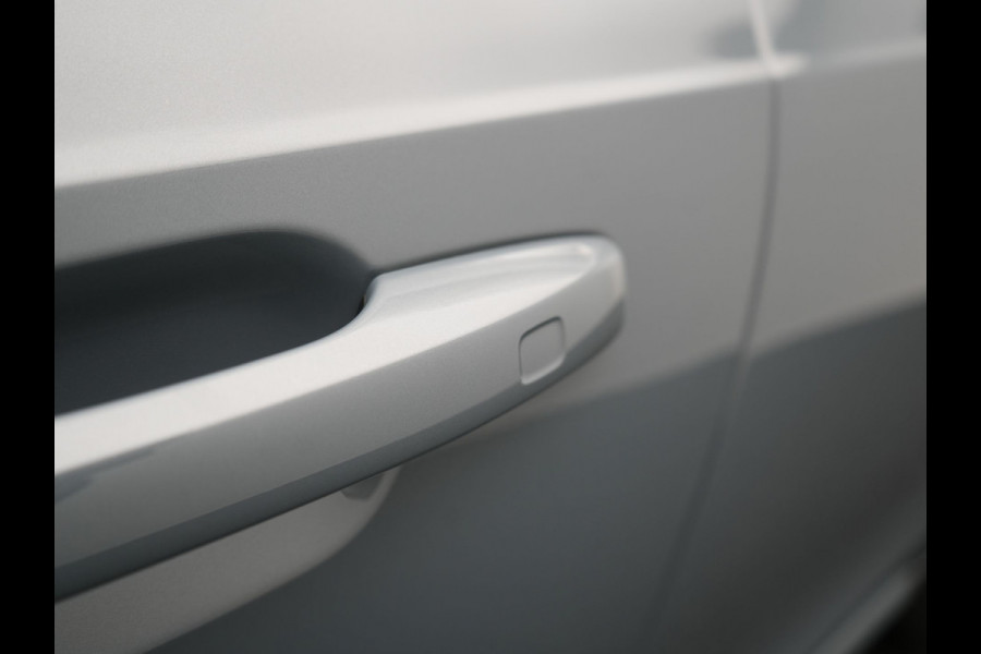 Volvo XC90 T8 Recharge AWD Ultimate Dark 7 Persoons LONG RANGE Plug In Hybrid 455pk Dealer O.H. PHEV | Trekhaak Af Fabriek | Panodak | Head Up | Adaptive Cruise | Harman / Kardon | 360 Camera | Lederen Sportstoelen Massage & Memory & Ventilatie | Google Assistent | Stoelen & Stuur Verwarmd |