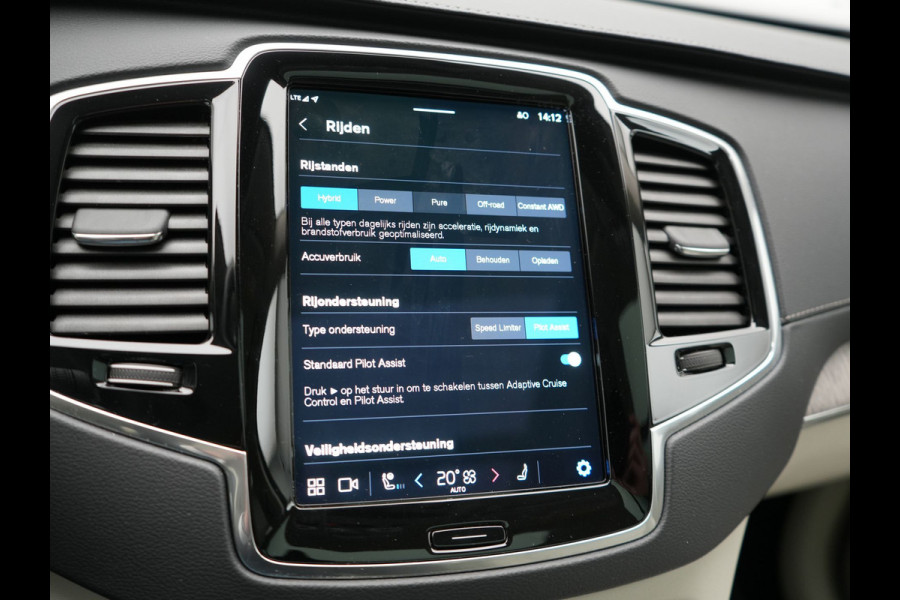 Volvo XC90 T8 Recharge AWD Ultimate Dark 7 Persoons LONG RANGE Plug In Hybrid 455pk Dealer O.H. PHEV | Trekhaak Af Fabriek | Panodak | Head Up | Adaptive Cruise | Harman / Kardon | 360 Camera | Lederen Sportstoelen Massage & Memory & Ventilatie | Google Assistent | Stoelen & Stuur Verwarmd |