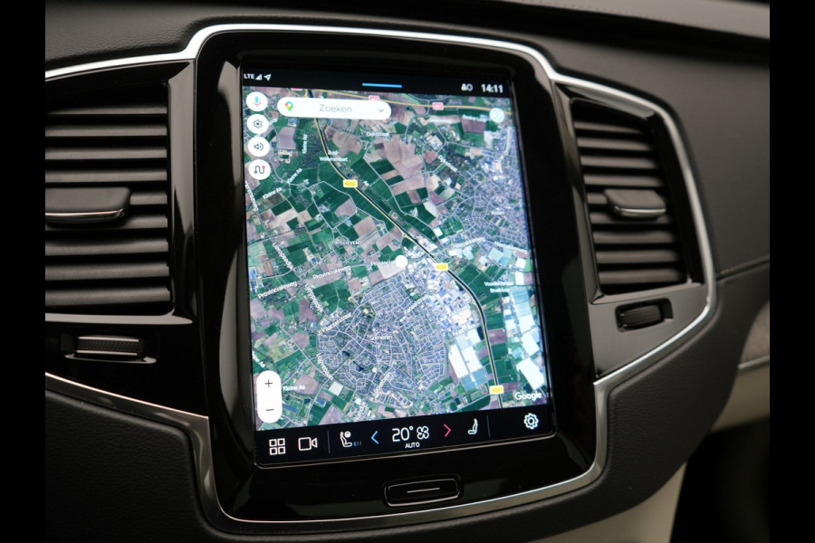 Volvo XC90 T8 Recharge AWD Ultimate Dark 7 Persoons LONG RANGE Plug In Hybrid 455pk Dealer O.H. PHEV | Trekhaak Af Fabriek | Panodak | Head Up | Adaptive Cruise | Harman / Kardon | 360 Camera | Lederen Sportstoelen Massage & Memory & Ventilatie | Google Assistent | Stoelen & Stuur Verwarmd |