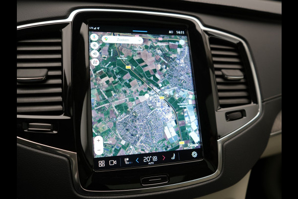 Volvo XC90 T8 Recharge AWD Ultimate Dark 7 Persoons LONG RANGE Plug In Hybrid 455pk Dealer O.H. PHEV | Trekhaak Af Fabriek | Panodak | Head Up | Adaptive Cruise | Harman / Kardon | 360 Camera | Lederen Sportstoelen Massage & Memory & Ventilatie | Google Assistent | Stoelen & Stuur Verwarmd |