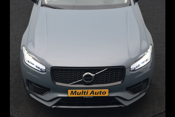 Volvo XC90 T8 Recharge AWD Ultimate Dark 7 Persoons LONG RANGE Plug In Hybrid 455pk Dealer O.H. PHEV | Trekhaak Af Fabriek | Panodak | Head Up | Adaptive Cruise | Harman / Kardon | 360 Camera | Lederen Sportstoelen Massage & Memory & Ventilatie | Google Assistent | Stoelen & Stuur Verwarmd |