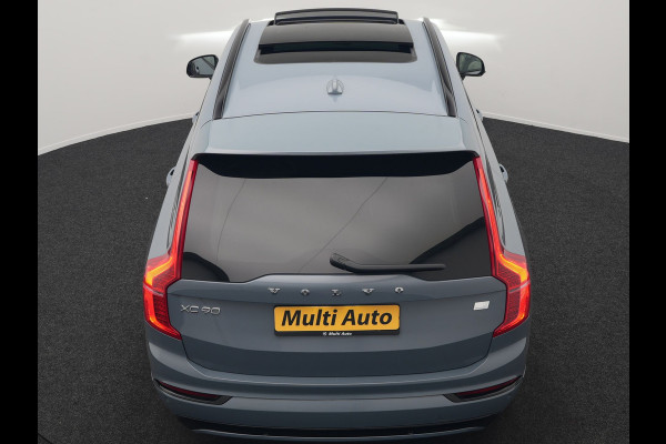 Volvo XC90 T8 Recharge AWD Ultimate Dark 7 Persoons LONG RANGE Plug In Hybrid 455pk Dealer O.H. PHEV | Trekhaak Af Fabriek | Panodak | Head Up | Adaptive Cruise | Harman / Kardon | 360 Camera | Lederen Sportstoelen Massage & Memory & Ventilatie | Google Assistent | Stoelen & Stuur Verwarmd |