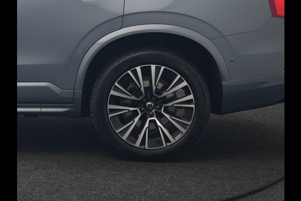 Volvo XC90 T8 Recharge AWD Ultimate Dark 7 Persoons LONG RANGE Plug In Hybrid 455pk Dealer O.H. PHEV | Trekhaak Af Fabriek | Panodak | Head Up | Adaptive Cruise | Harman / Kardon | 360 Camera | Lederen Sportstoelen Massage & Memory & Ventilatie | Google Assistent | Stoelen & Stuur Verwarmd |