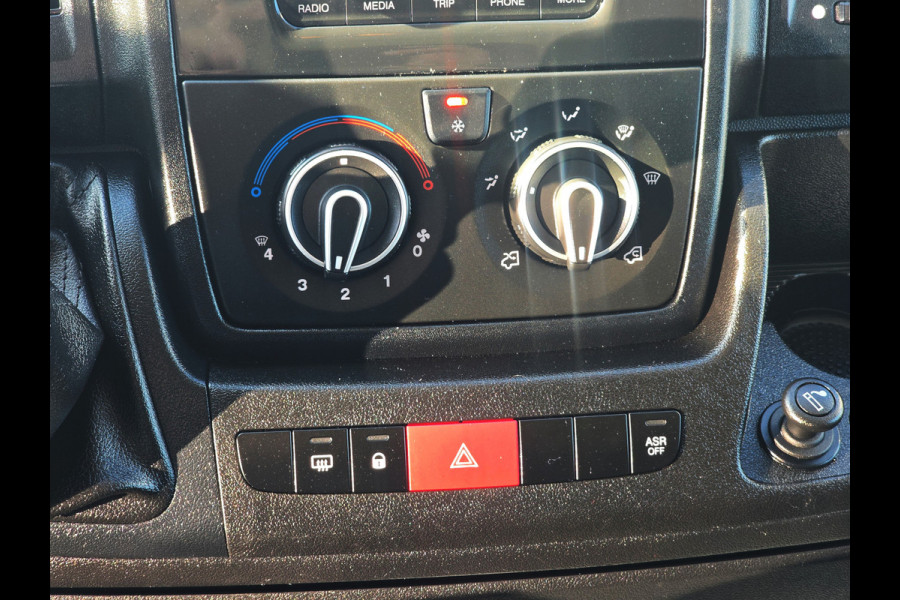 Peugeot Boxer 435 2.2 BlueHDi L4H3 - 165 Pk - Euro 6 - ParkeerCamera - Airco - Cruise Control