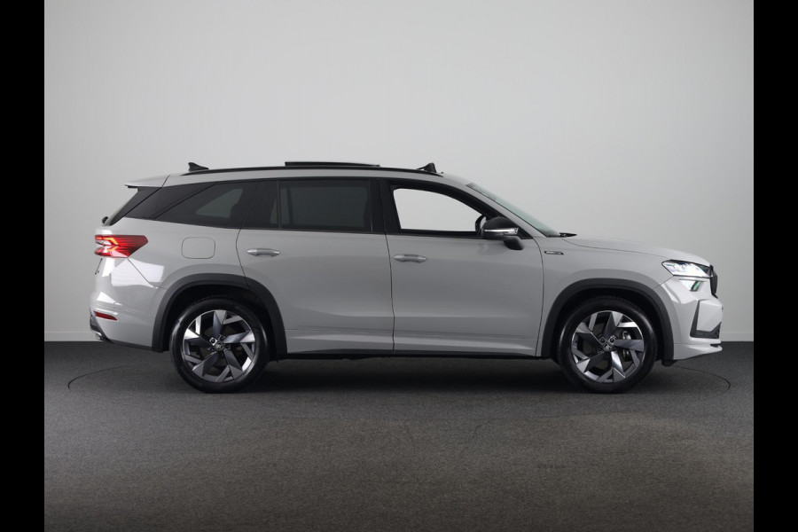 Škoda Kodiaq 1.5 TSI PHEV Sportline Business 204 pk Automaat (DSG) | Verlengde garantie | Navigatie | Panoramadak | Trekhaak (wegklapbaar) | Parkeersensoren | Achteruitrijcamera | Stoelverwarming v/a |