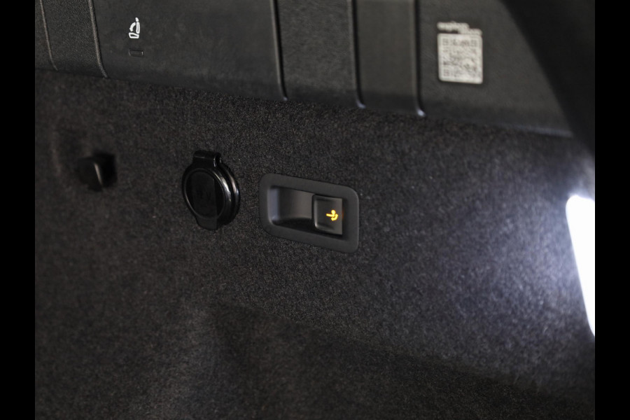 Škoda Kodiaq 1.5 TSI PHEV Sportline Business 204 pk Automaat (DSG) | Verlengde garantie | Navigatie | Panoramadak | Trekhaak (wegklapbaar) | Parkeersensoren | Achteruitrijcamera | Stoelverwarming v/a |