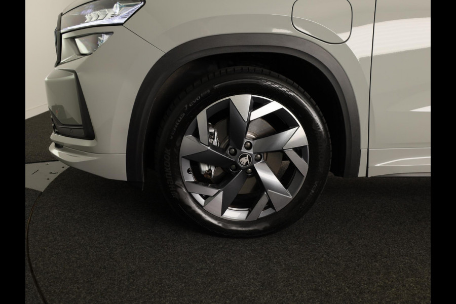 Škoda Kodiaq 1.5 TSI PHEV Sportline Business 204 pk Automaat (DSG) | Verlengde garantie | Navigatie | Panoramadak | Trekhaak (wegklapbaar) | Parkeersensoren | Achteruitrijcamera | Stoelverwarming v/a |
