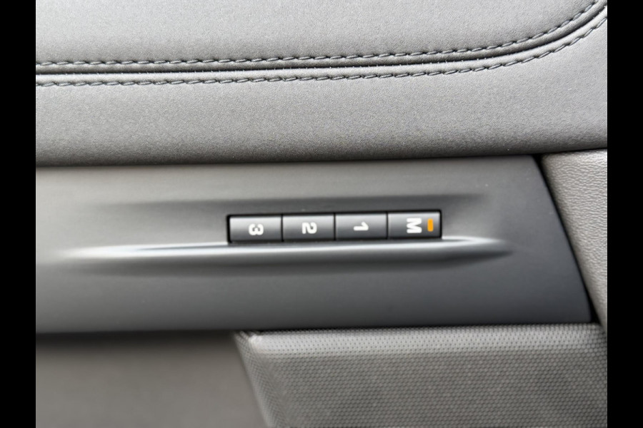 Land Rover Range Rover Evoque 1.5 P300e AWD R-Dynamic SE Black Style|Schuif/kanteldak|Meridian|Winterpakket|Trekhaak