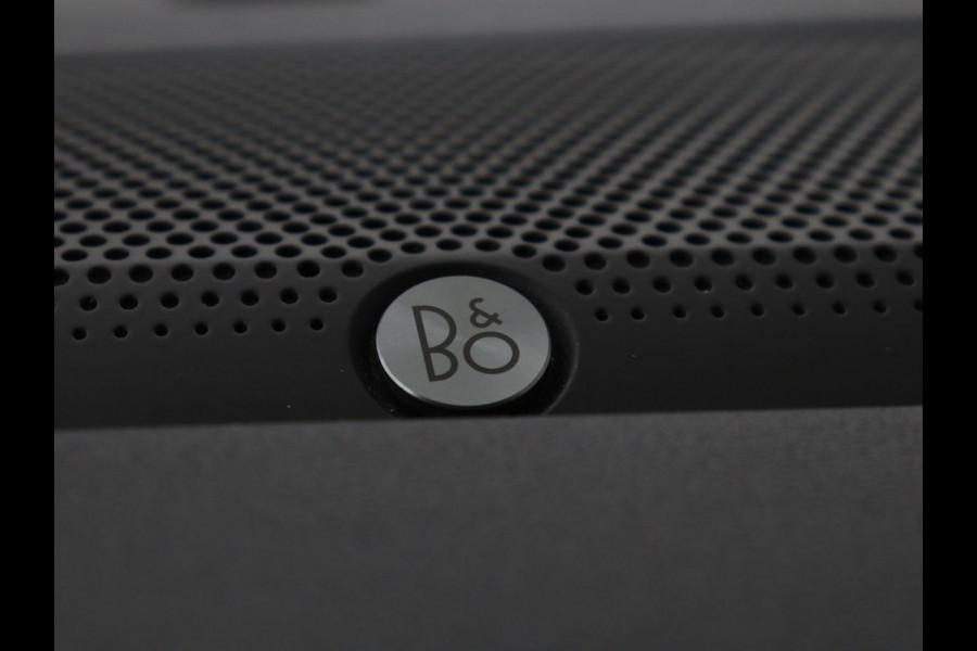 Ford Kuga 2.5 PHEV Vignale | Leder | Head-Up | Stoelverwarming | 360 Camera | Adaptive cruise | Carplay | Achterbankverwarming | 18'' | Navigatie | Full LED | B&O Sound | Park Assist | Keyless | Digital Cockpit | Plug In