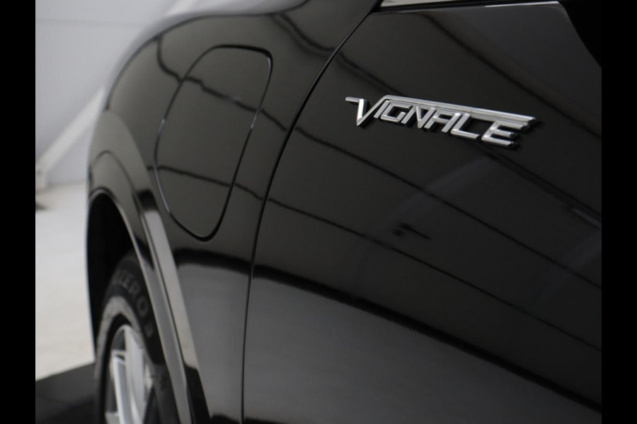 Ford Kuga 2.5 PHEV Vignale | Leder | Head-Up | Stoelverwarming | 360 Camera | Adaptive cruise | Carplay | Achterbankverwarming | 18'' | Navigatie | Full LED | B&O Sound | Park Assist | Keyless | Digital Cockpit | Plug In