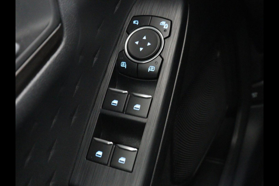 Ford Kuga 2.5 PHEV Vignale | Leder | Head-Up | Stoelverwarming | 360 Camera | Adaptive cruise | Carplay | Achterbankverwarming | 18'' | Navigatie | Full LED | B&O Sound | Park Assist | Keyless | Digital Cockpit | Plug In