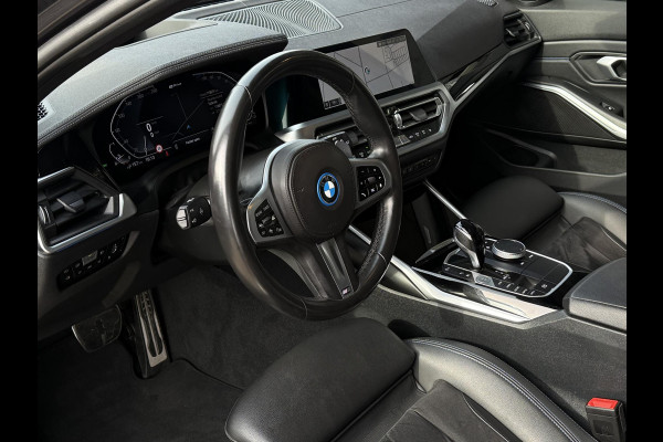 BMW 3 Serie Touring 330e xDrive M SPORT | PANORAMA | SPORTREMMEN | HEAD UP | 19 INCH | ADAPT. ONDERSTEL |