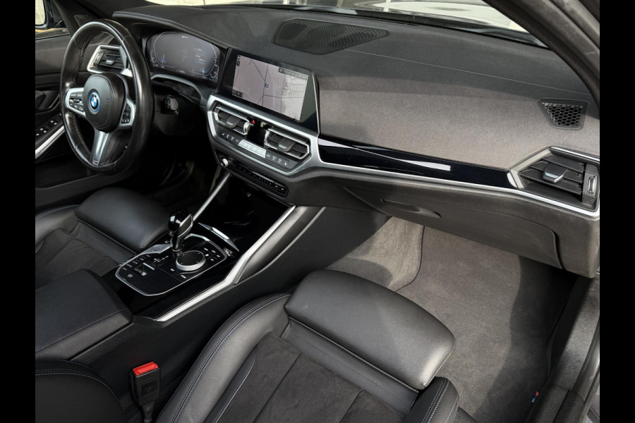 BMW 3 Serie Touring 330e xDrive M SPORT | PANORAMA | SPORTREMMEN | HEAD UP | 19 INCH | ADAPT. ONDERSTEL |