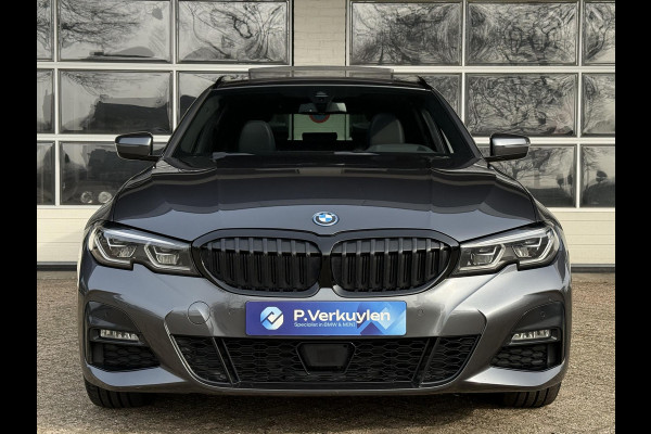 BMW 3 Serie Touring 330e xDrive M SPORT | PANORAMA | SPORTREMMEN | HEAD UP | 19 INCH | ADAPT. ONDERSTEL |