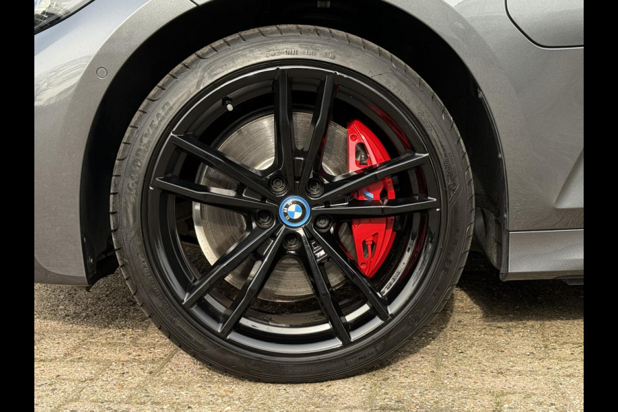 BMW 3 Serie Touring 330e xDrive M SPORT | PANORAMA | SPORTREMMEN | HEAD UP | 19 INCH | ADAPT. ONDERSTEL |