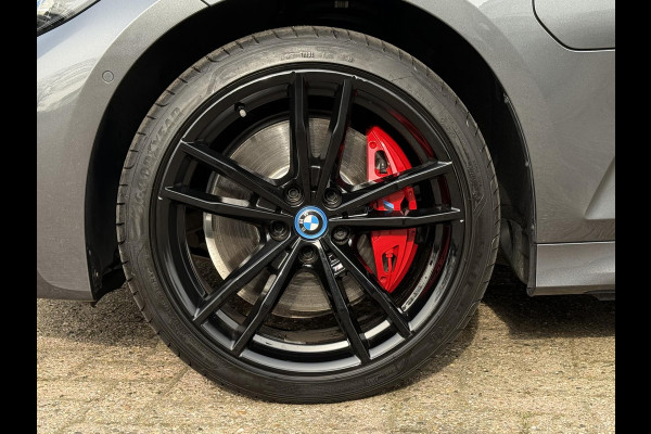 BMW 3 Serie Touring 330e xDrive M SPORT | PANORAMA | SPORTREMMEN | HEAD UP | 19 INCH | ADAPT. ONDERSTEL |