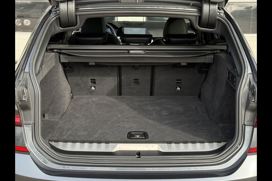 BMW 3 Serie Touring 330e xDrive M SPORT | PANORAMA | SPORTREMMEN | HEAD UP | 19 INCH | ADAPT. ONDERSTEL |
