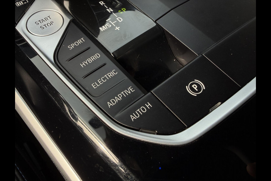 BMW 3 Serie Touring 330e xDrive M SPORT | PANORAMA | SPORTREMMEN | HEAD UP | 19 INCH | ADAPT. ONDERSTEL |