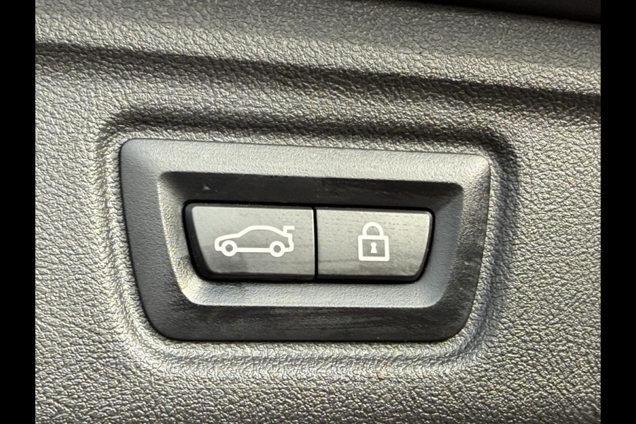 BMW 3 Serie Touring 330e xDrive M SPORT | PANORAMA | SPORTREMMEN | HEAD UP | 19 INCH | ADAPT. ONDERSTEL |