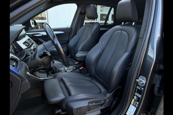 BMW X1 xDrive25e High Executive M SPORT | PANORAMA | TREKHAAK | DRIVING ASS. PLUS | LEDER | KEYLESS | STUURWIEL VERWARMING |