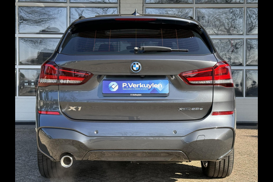 BMW X1 xDrive25e High Executive M SPORT | PANORAMA | TREKHAAK | DRIVING ASS. PLUS | LEDER | KEYLESS | STUURWIEL VERWARMING |