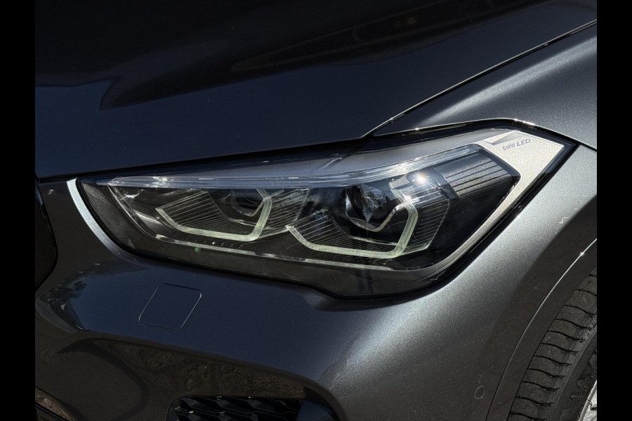 BMW X1 xDrive25e High Executive M SPORT | PANORAMA | TREKHAAK | DRIVING ASS. PLUS | LEDER | KEYLESS | STUURWIEL VERWARMING |