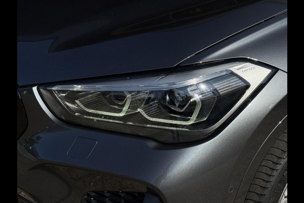 BMW X1 xDrive25e High Executive M SPORT | PANORAMA | TREKHAAK | DRIVING ASS. PLUS | LEDER | KEYLESS | STUURWIEL VERWARMING |