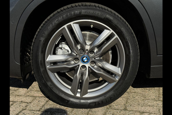 BMW X1 xDrive25e High Executive M SPORT | PANORAMA | TREKHAAK | DRIVING ASS. PLUS | LEDER | KEYLESS | STUURWIEL VERWARMING |