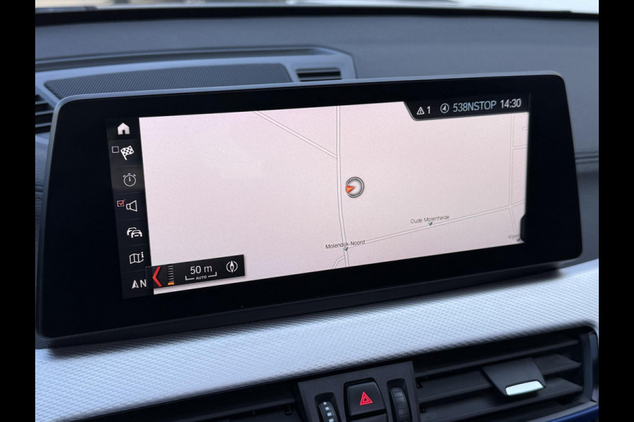 BMW X1 xDrive25e High Executive M SPORT | PANORAMA | TREKHAAK | DRIVING ASS. PLUS | LEDER | KEYLESS | STUURWIEL VERWARMING |